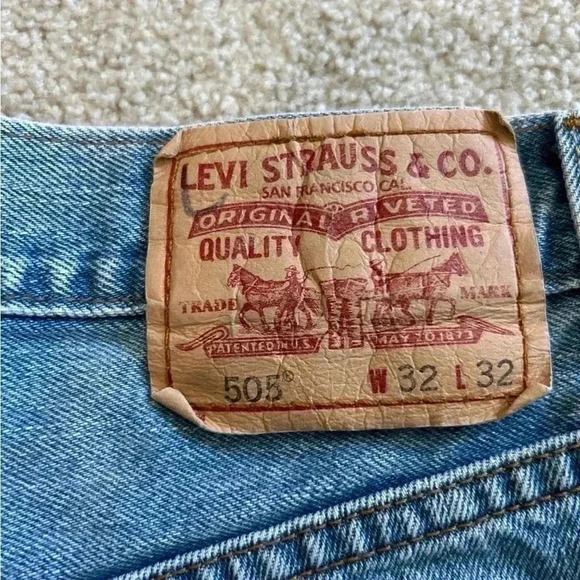 Vintage Levi's 505 high rise Two-Tone Reworked Cut Off
Denim Shorts - Picture 7 of 7